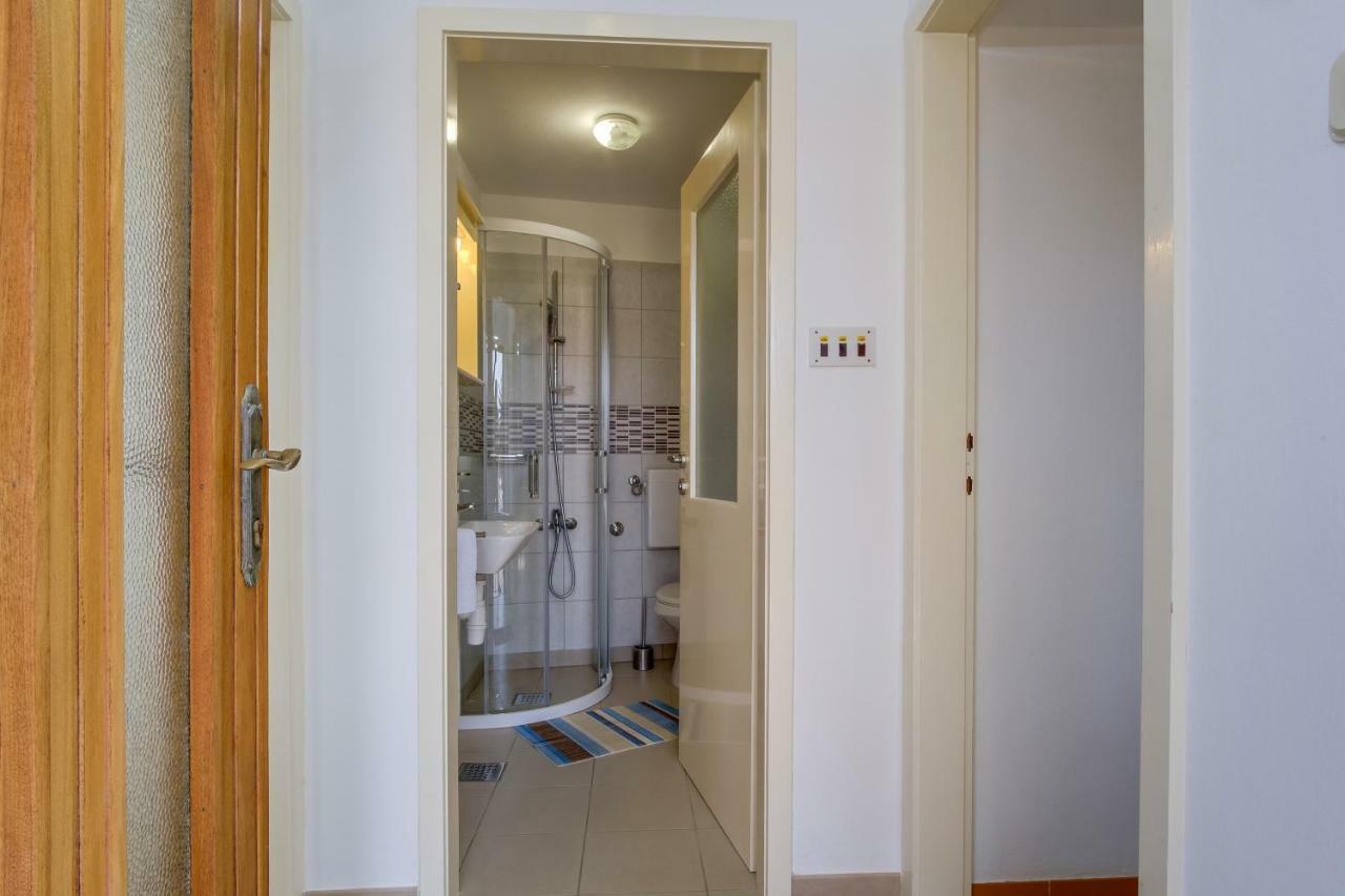 Sheshe Apartment Mali Lošinj Exterior foto